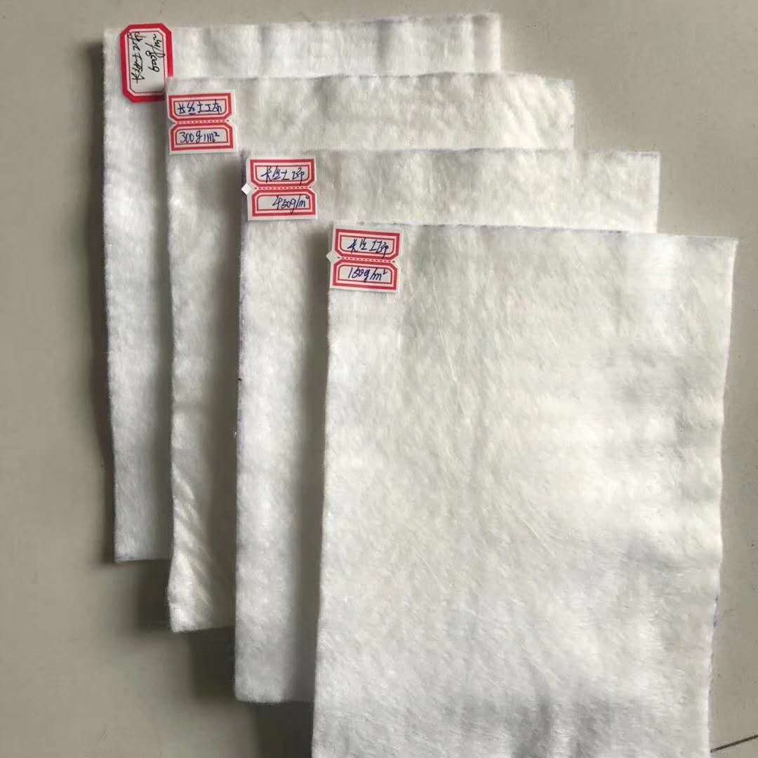 100g綠色蓋網(wǎng)土工布表